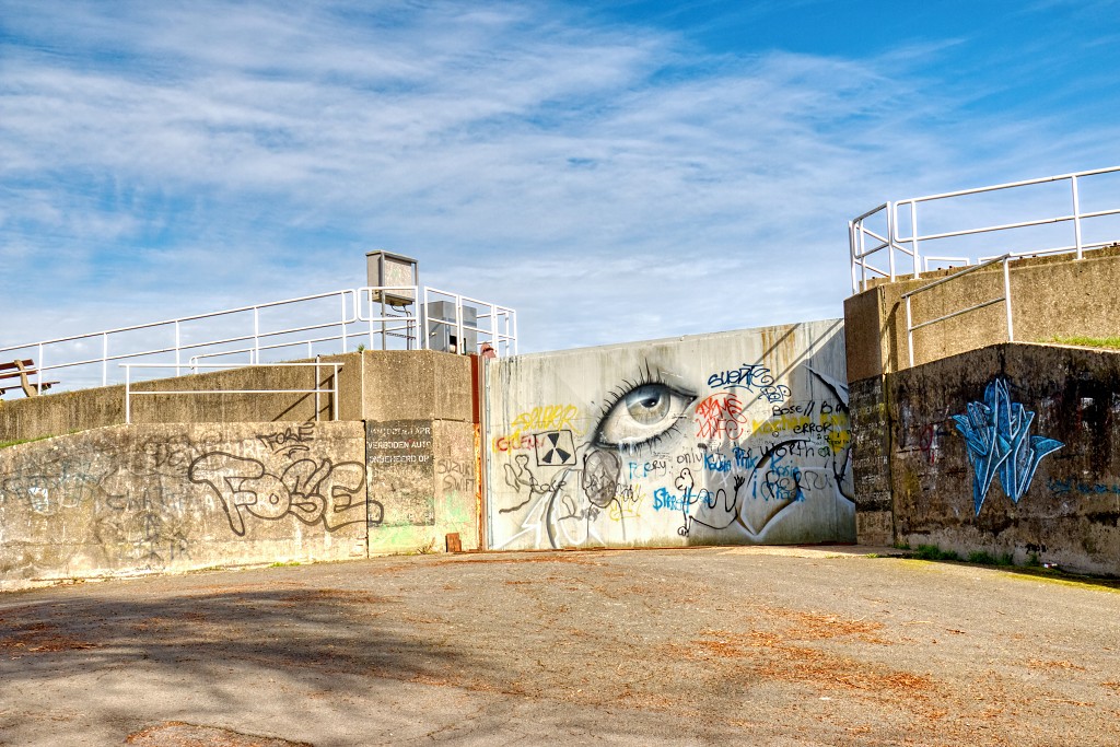 HDR Doel belgie belgique urbex decay verlaten spookdorp spookstad kerncentrale graffiti